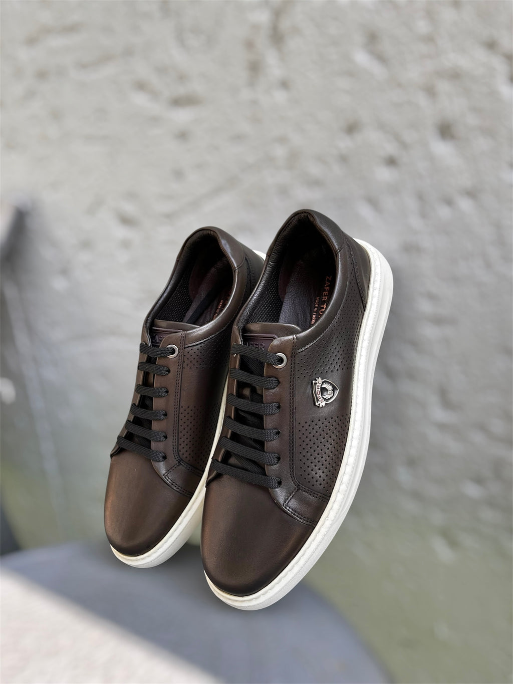 Men’s Chocolate brown leather lace-up sneaker