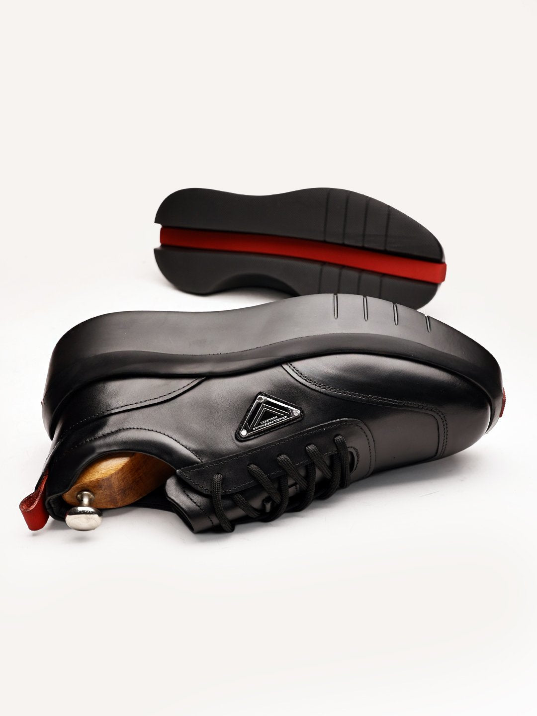 Men’s Genuine black leather lace-up sneaker with red detail